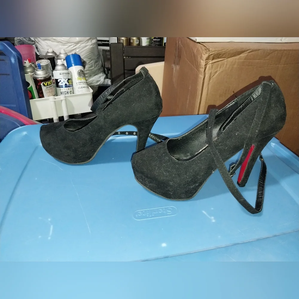 Black Suede heels - Picture 4 of 5